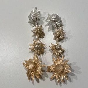 straw flower shaped earrings